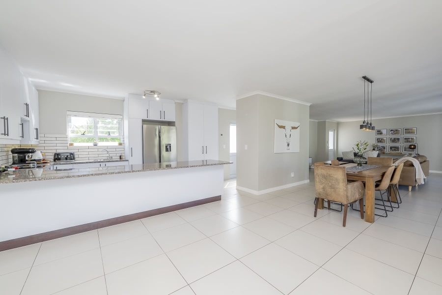 4 Bedroom Property for Sale in Pinehurst Western Cape